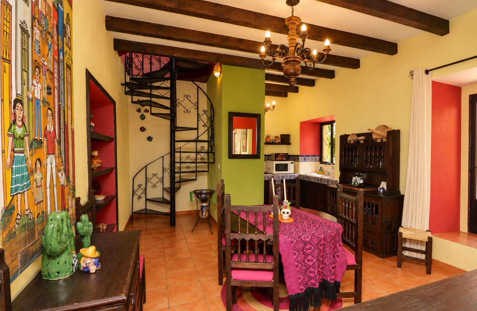 Deluxe King Suite, view 3 of 9